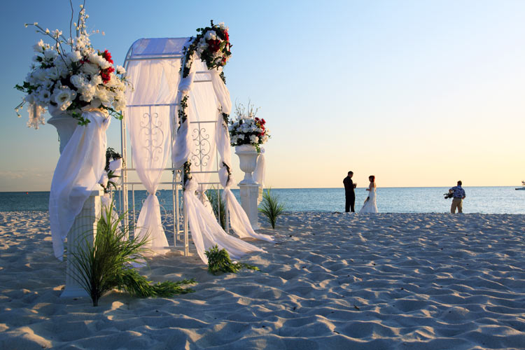 Hochzeit am Strand von Naples